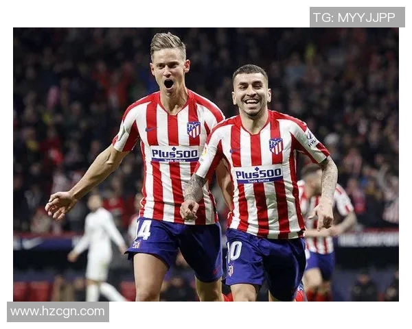 球员赛场求婚成功,观众掌声雷动 球员赛场求婚成功,观众掌声雷动